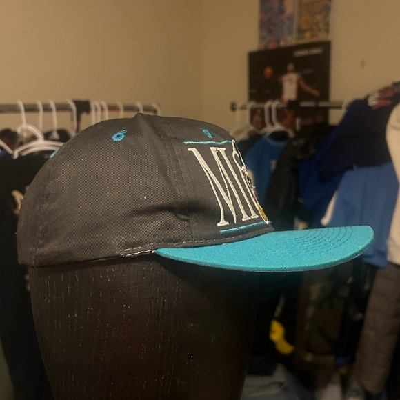 90s Mickey Mouse Embroidered Snapback Rare - Picture 2 of 5